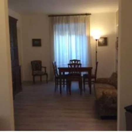 Laura 6 Apartment דירה מנאג'יו