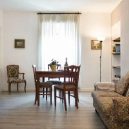Laura 6 Apartment מנאג'יו