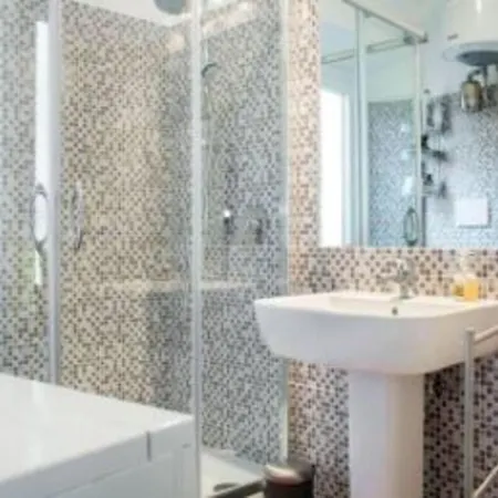 Laura 6 Apartment מנאג'יו