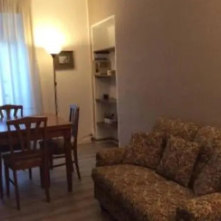 Laura 6 Apartment דירה מנאג'יו