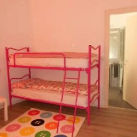 Laura 6 Apartment דירה *